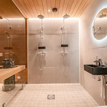 Saaga, Aekaeslompolo, Yllaes Äkäslompolo