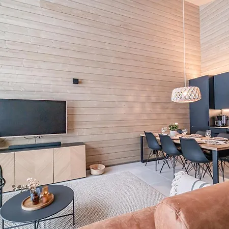 Saaga, Aekaeslompolo, Yllaes *