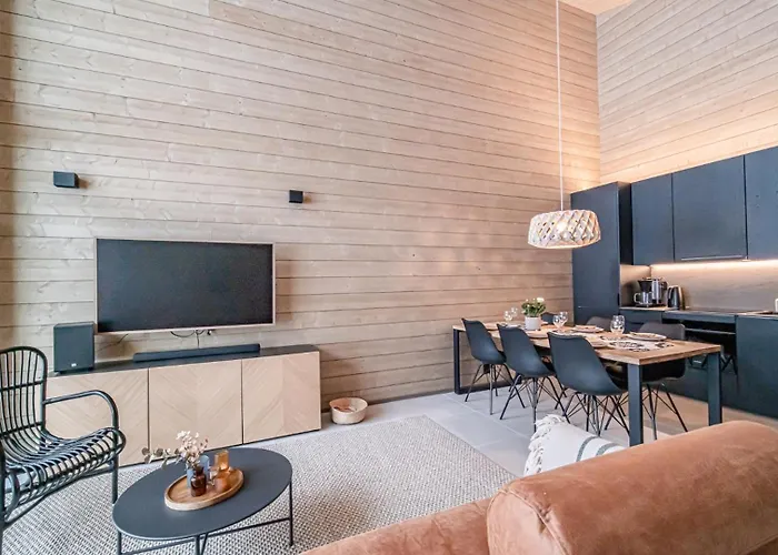 Saaga, Aekaeslompolo, Yllaes *